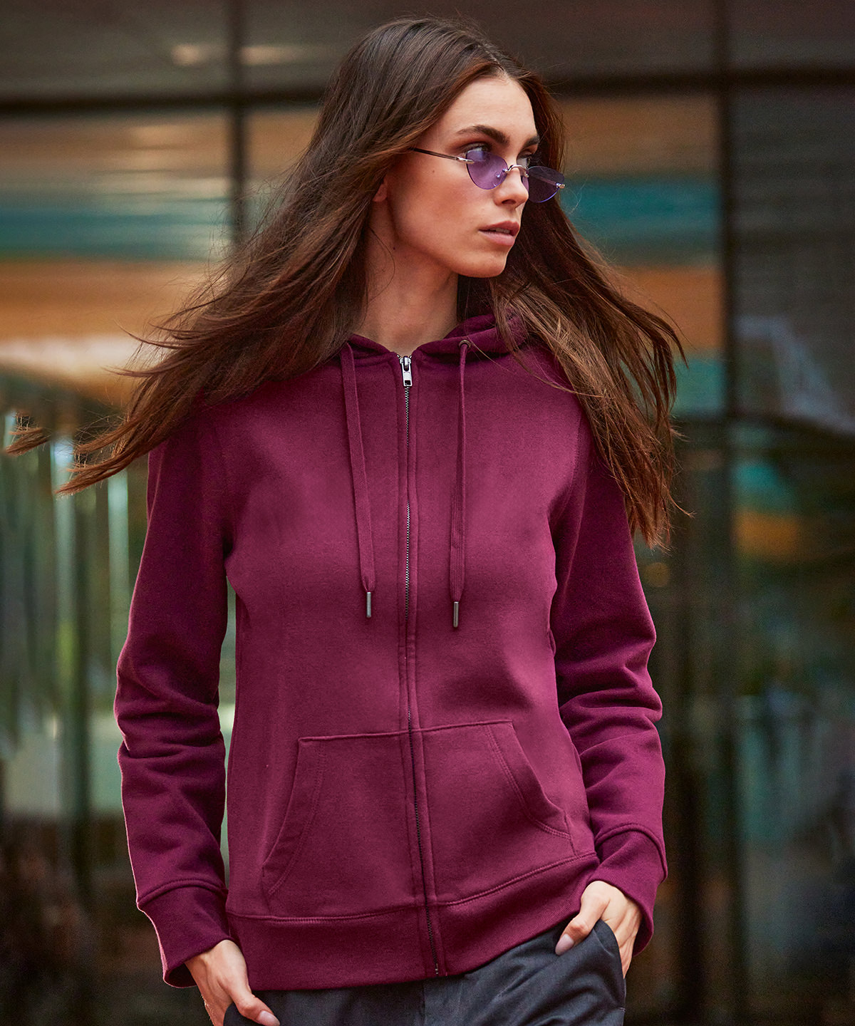 B&C Queen zipped hood