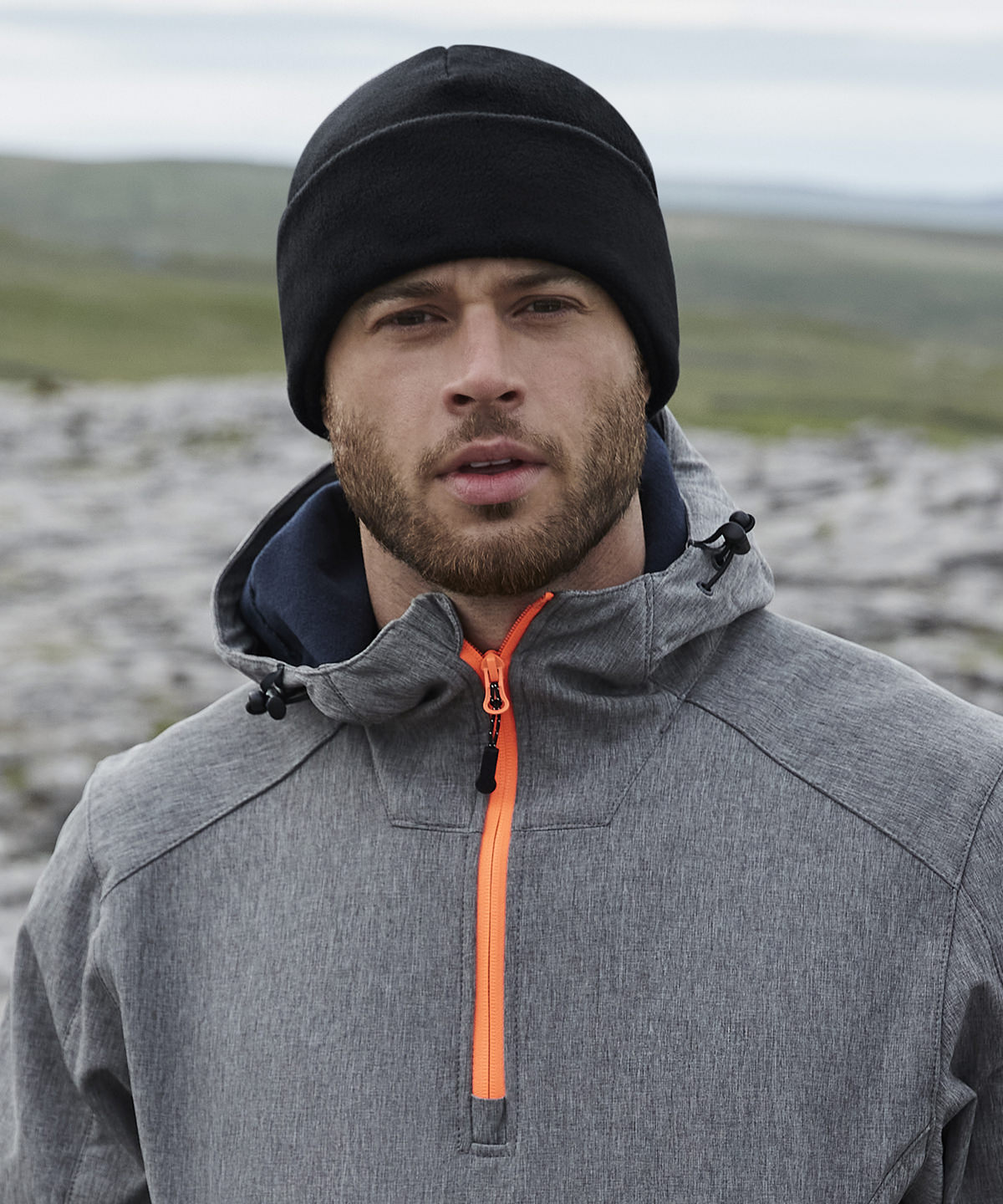 Beanie van gerecyclede fleece met omslag