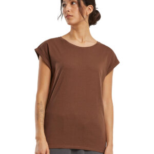 Women's extended shoulder tee