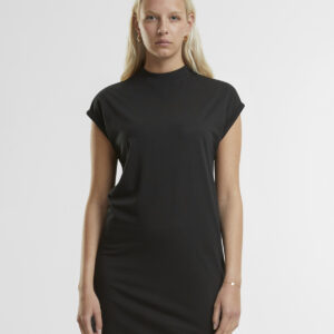 Women’s extended shoulder dress