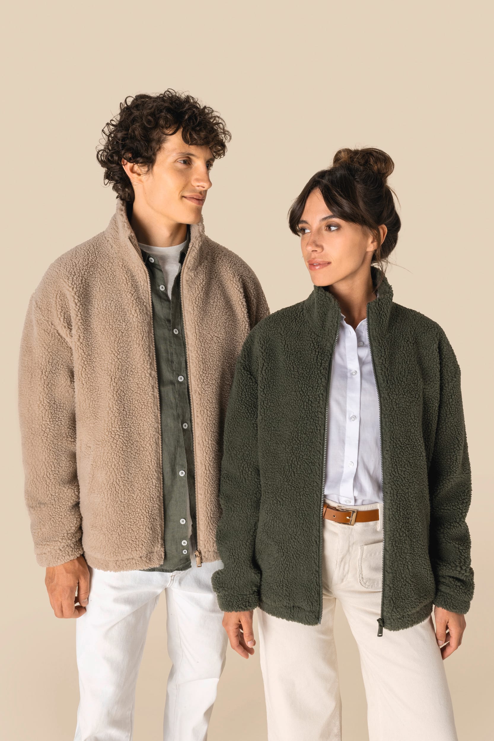 Spasso Uniseks sweater van sherpa met rits en afhangende schouders
