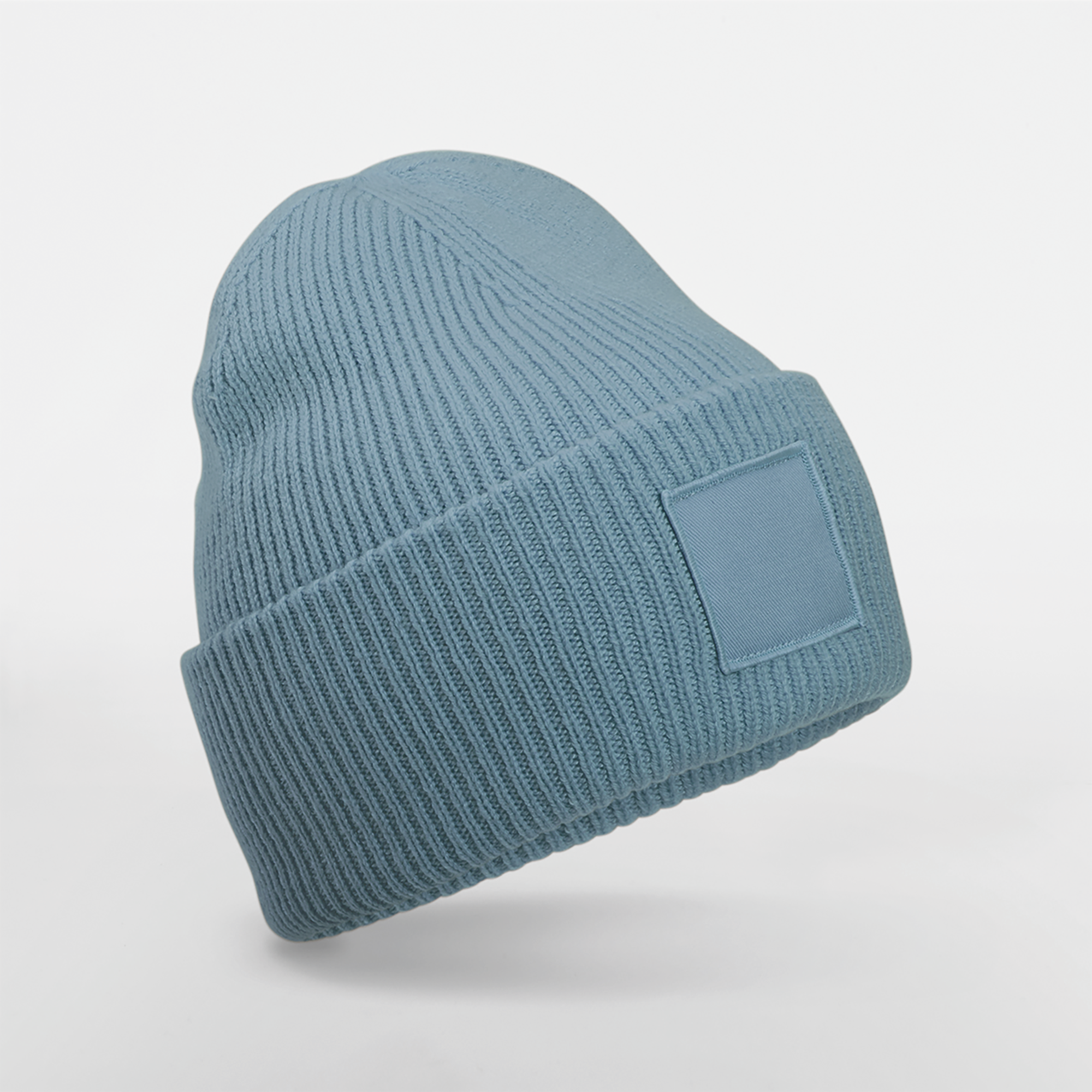 Beechfield® Muts met brede revers en toon-op-toon patch — Dusty Blue